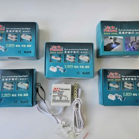 Đèn LED máy may Haimu HM-05AD là dòng đèn chiếu sáng chuyên dụng dành cho máy may công nghiệp. Với thiết kế ánh sáng tập trung, sản phẩm giúp tăng độ sáng khu vực kim may, hỗ trợ thợ may quan sát đường chỉ rõ ràng và chính xác hơn. Đèn sử dụng công nghệ ánh sáng bảo vệ mắt, giúp giảm mỏi mắt khi làm việc trong thời gian dài.